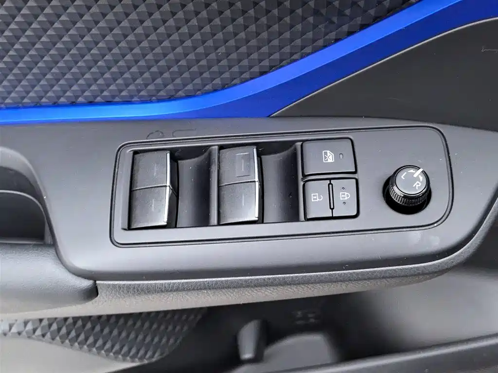 Toyota C-HR 2022 — фото 9