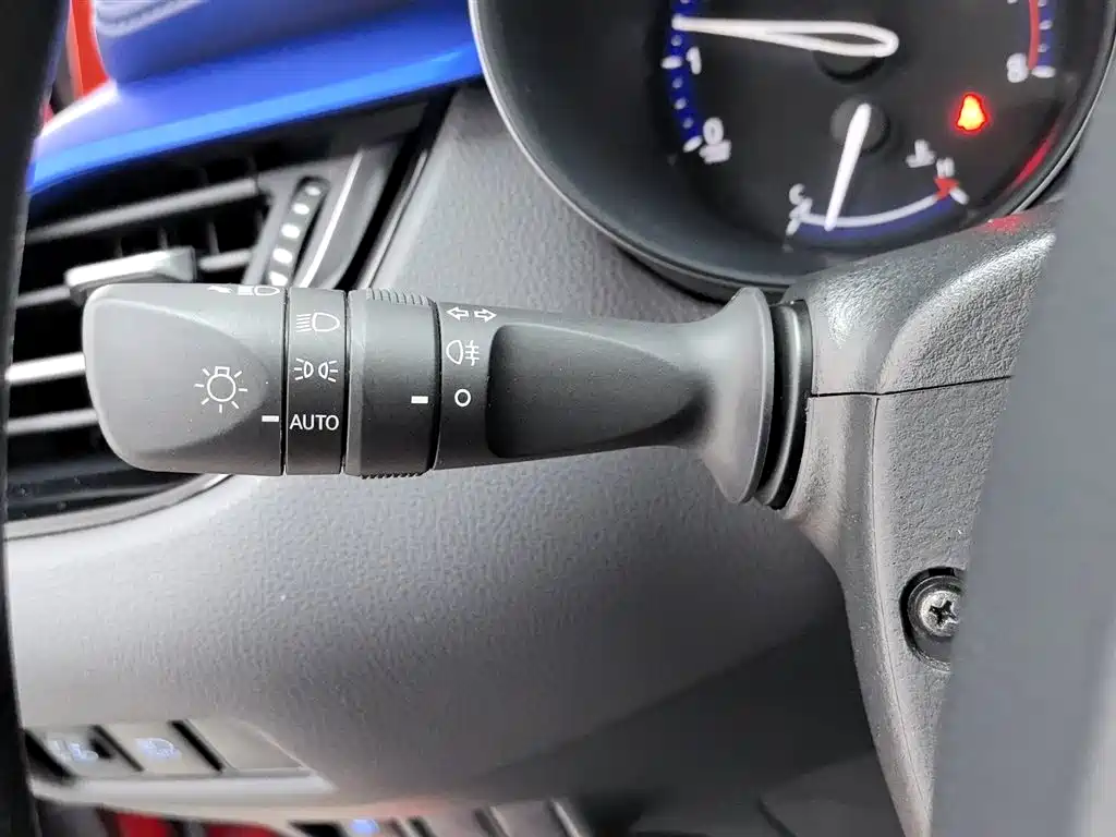 Toyota C-HR 2022 — фото 21