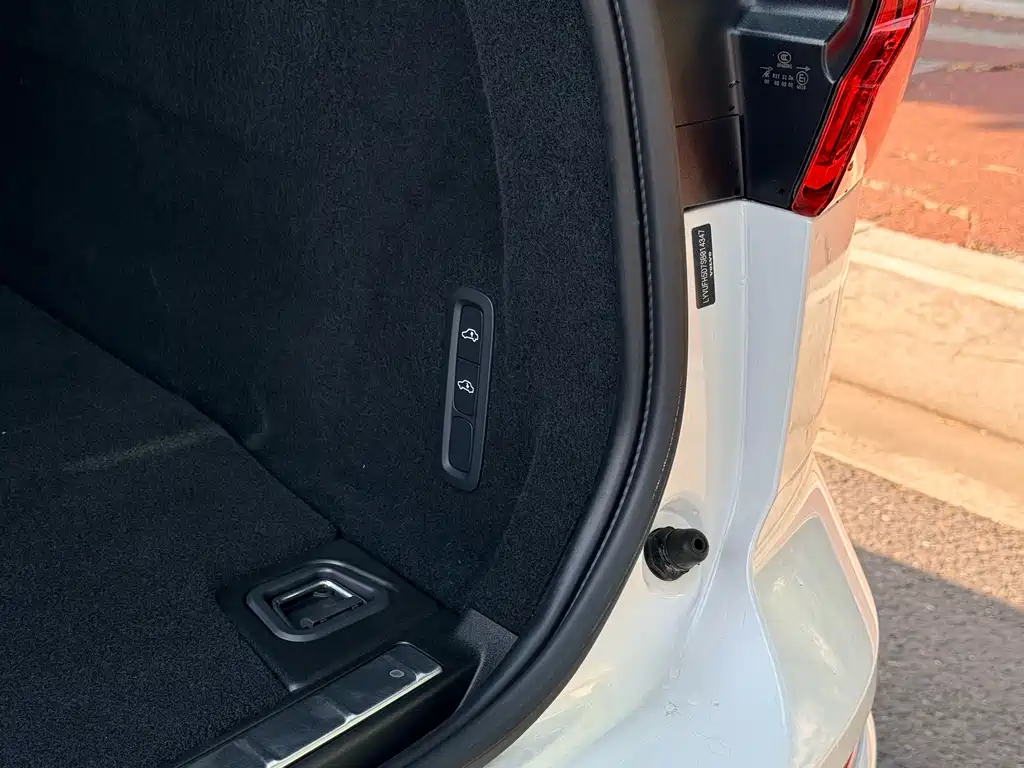 Volvo XC60 PHEV 2024 — фото 15