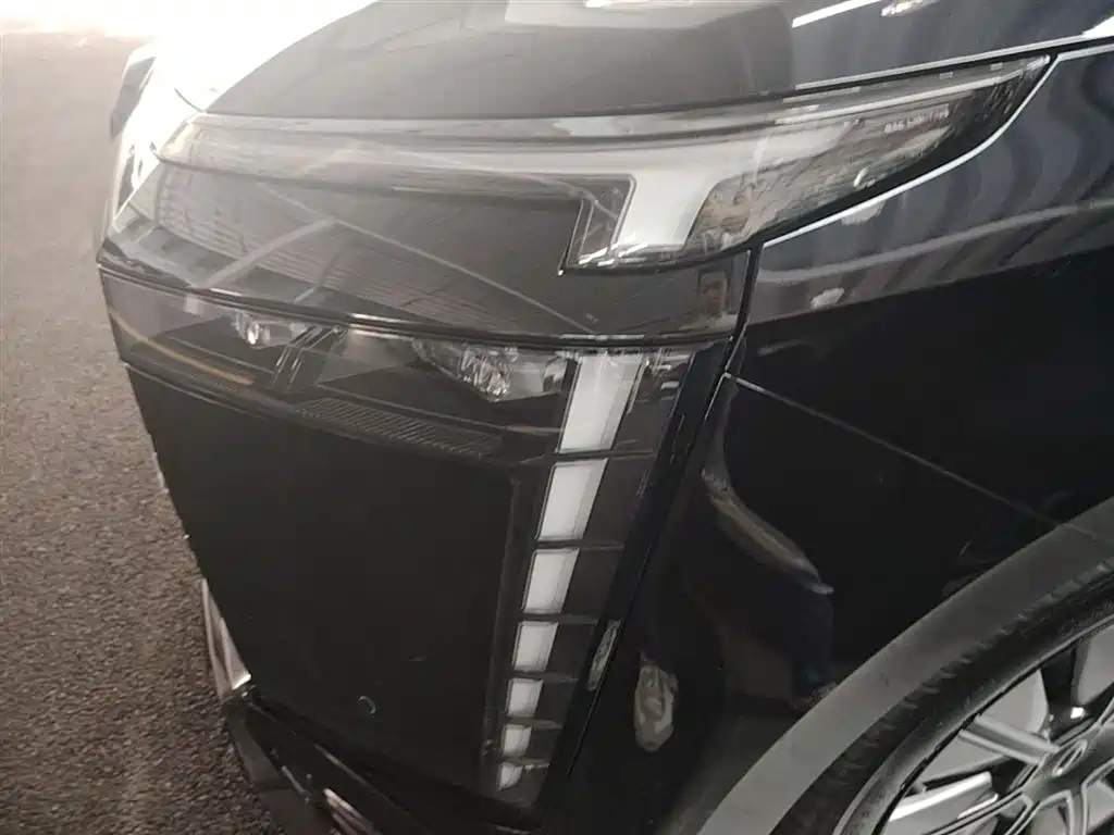 GAC Motor E8 PHEV 2024 — фото 24