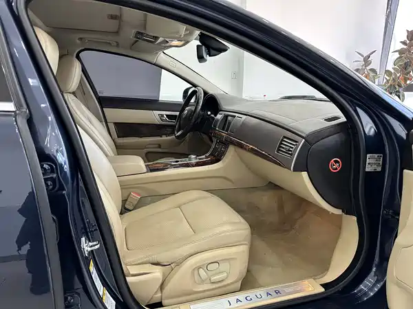 Jaguar XF 2009