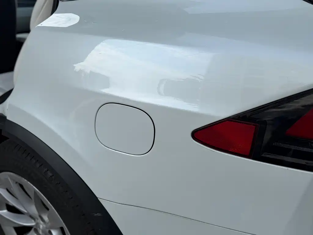 Tesla Model X 2017 — фото 17