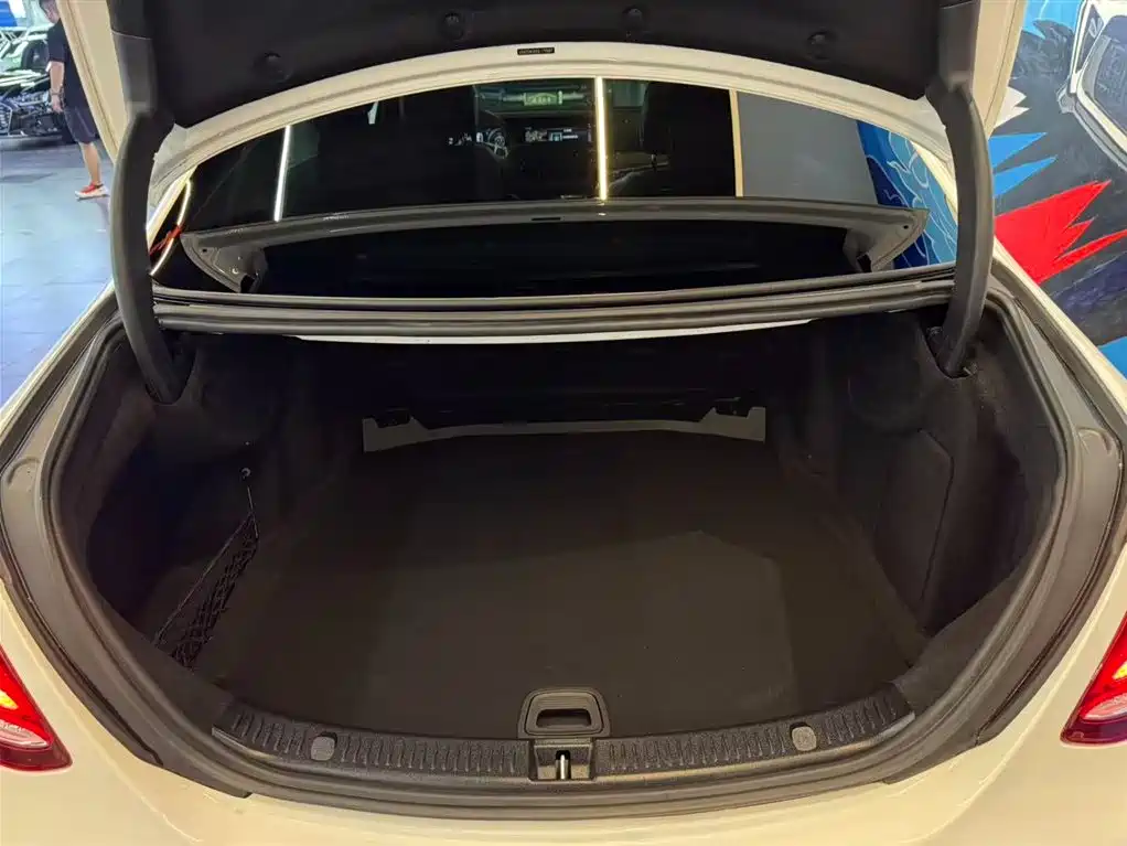 Mercedes-Benz E-Class 2018 — фото 15