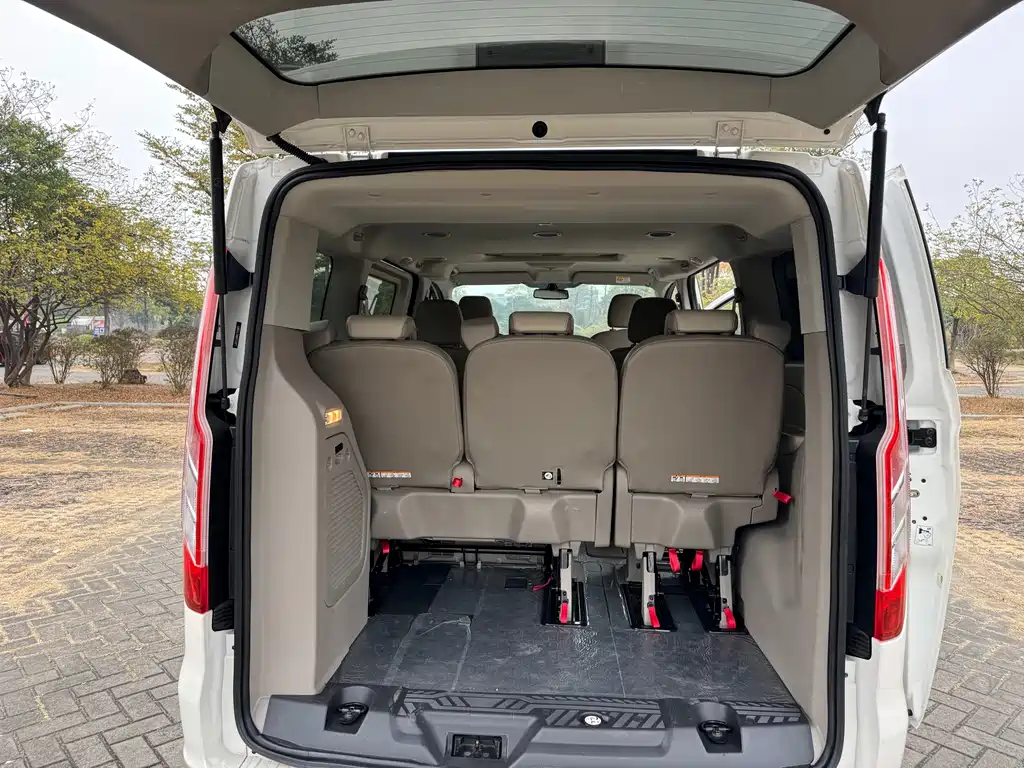 Ford Tourneo 2021 — фото 15