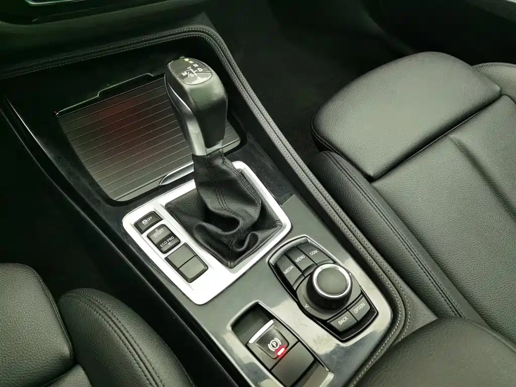 BMW 1 Series 2019 — фото 13