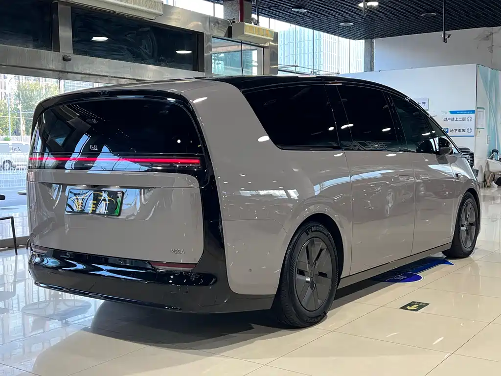 Li Auto Li MEGA 2025