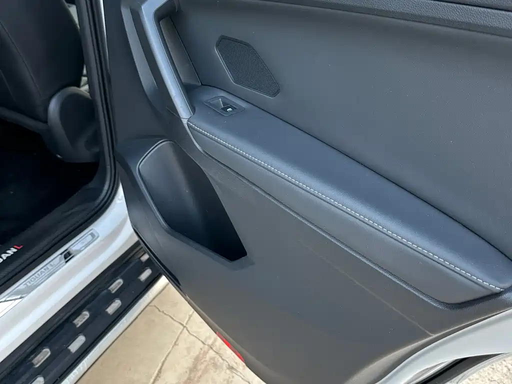 Volkswagen Tiguan L 2017 — фото 13