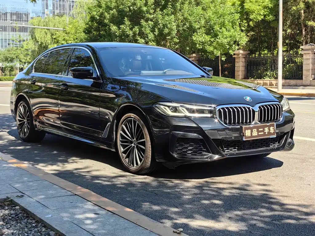 BMW 5 Series 2022 — фото 2