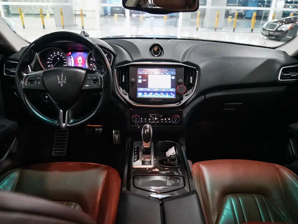 Maserati Ghibli 2015 — фото 14