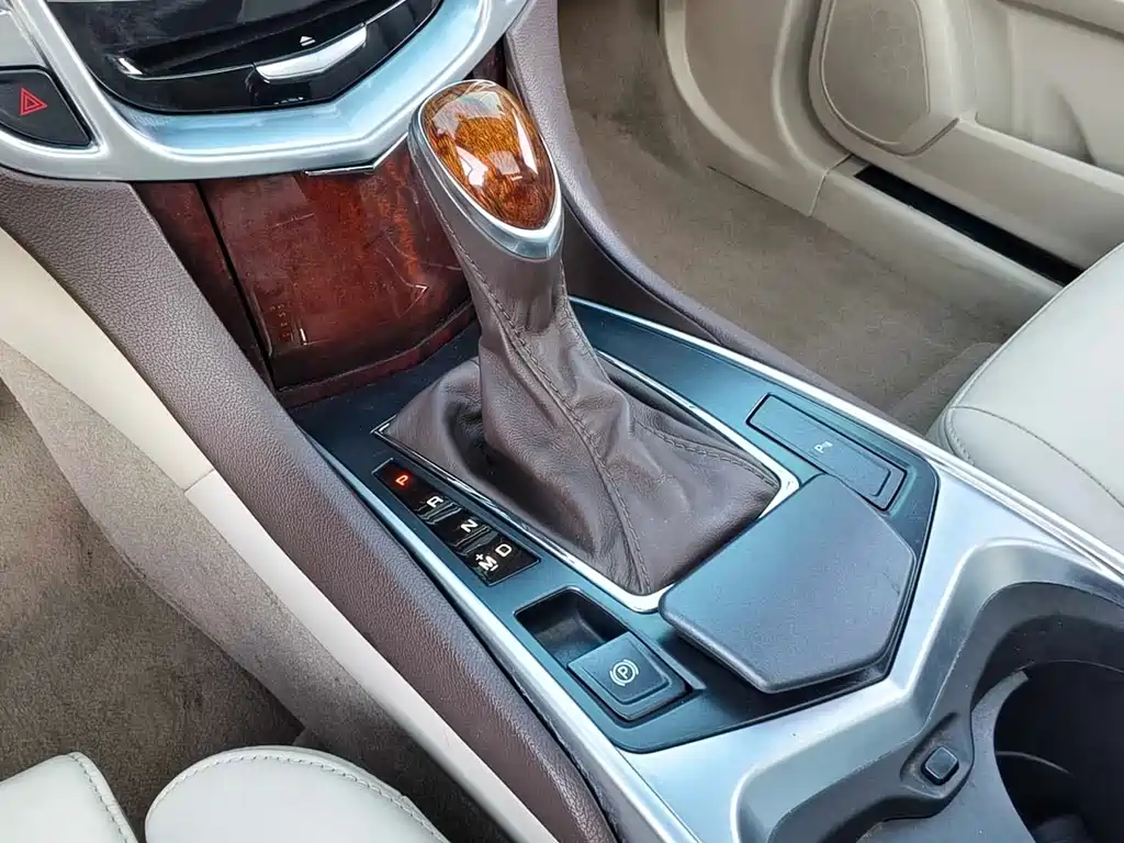 Cadillac SRX 2015 — фото 9
