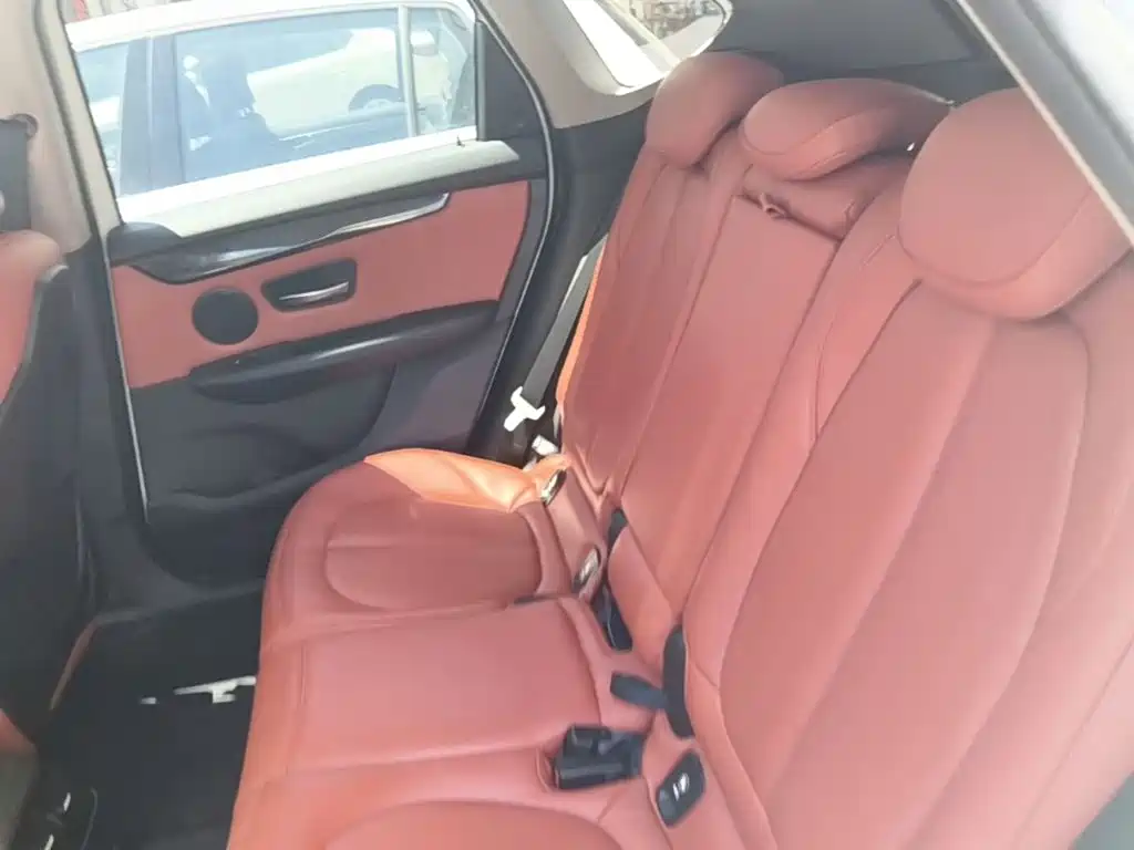 BMW 2 Series Station Wagon 2017 — фото 17