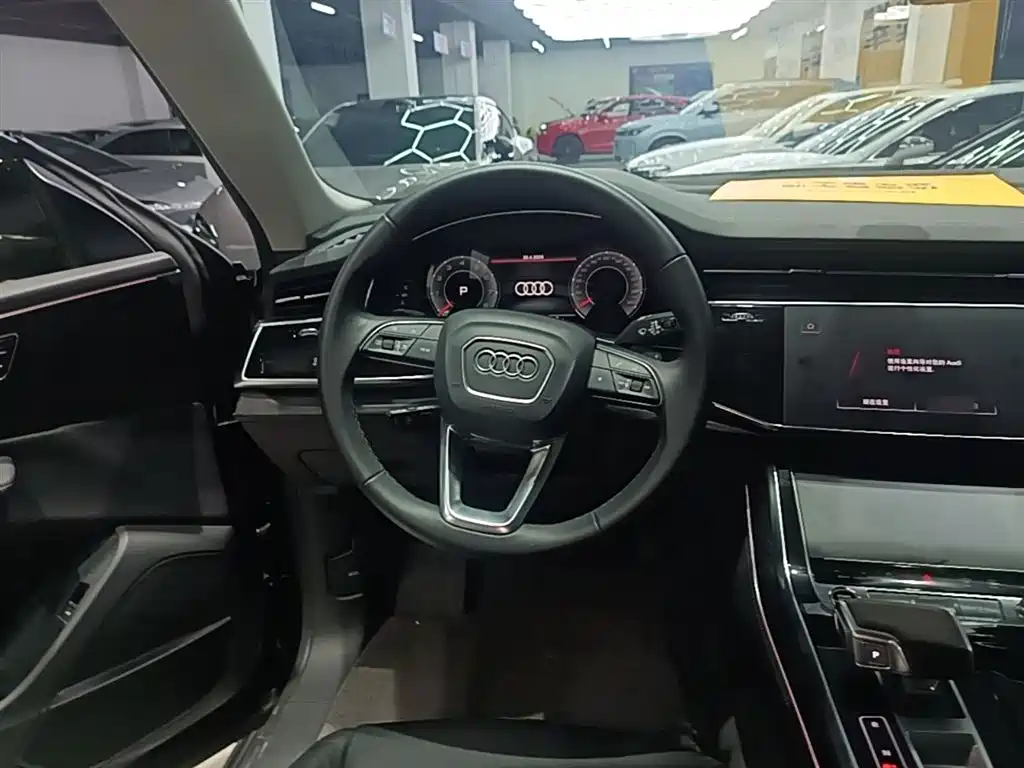 Audi Q8 2024 — фото 11