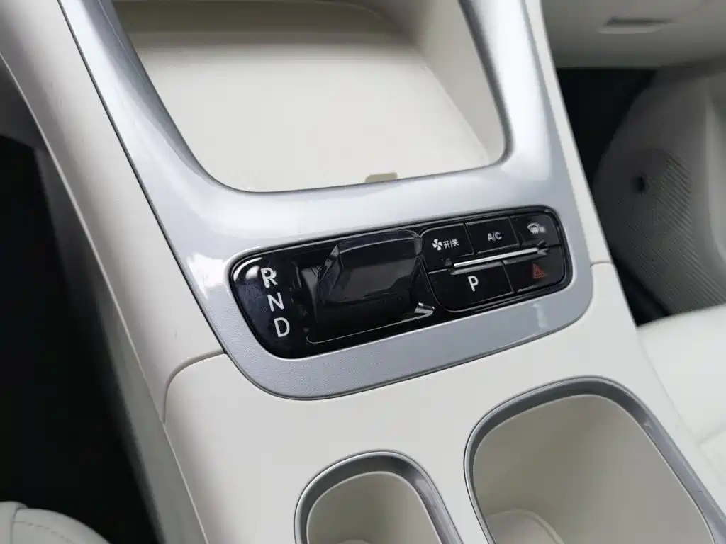 Geely Galaxy Starwish 2024 — фото 13