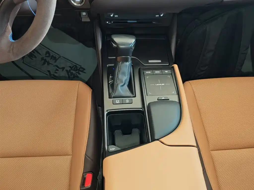 Lexus ES 2020 — фото 14