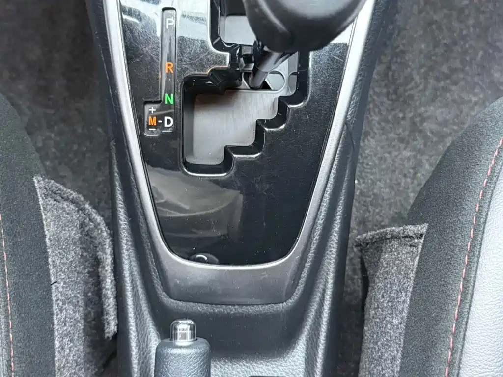 Toyota Yaris L 2022 — фото 10