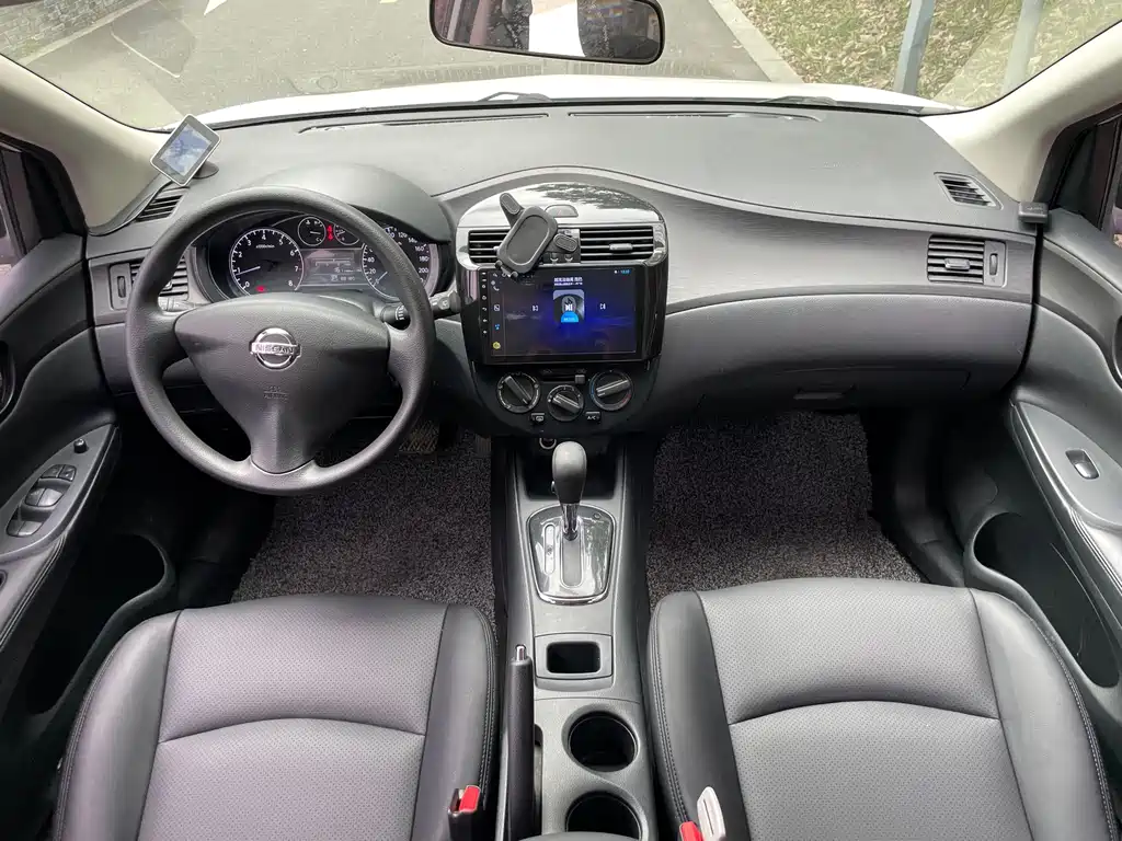 Nissan Tiida 2016 — фото 10
