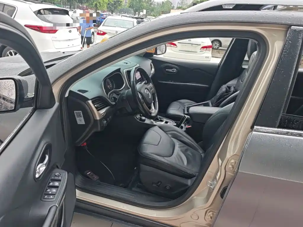 Jeep Cherokee 2015 — фото 15