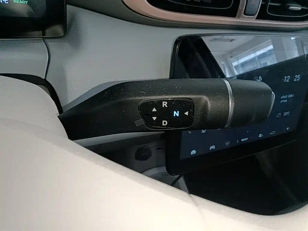 Leapmotor Zero Running T03 2025 — фото 12