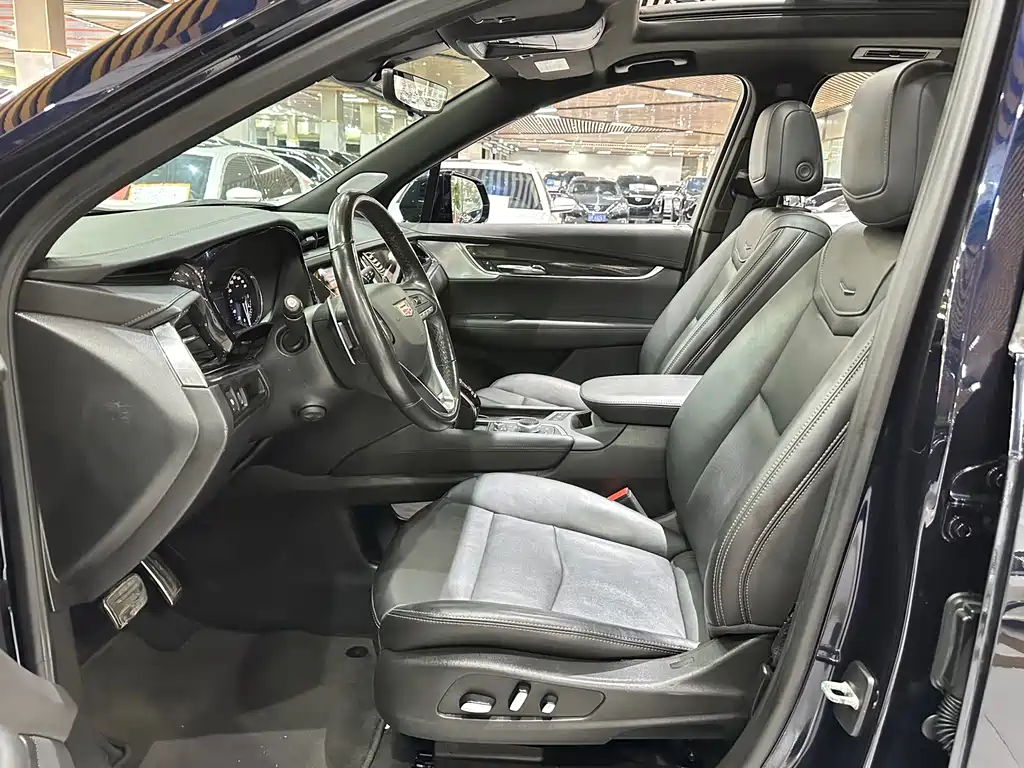 Cadillac XT6 2021 — фото 12