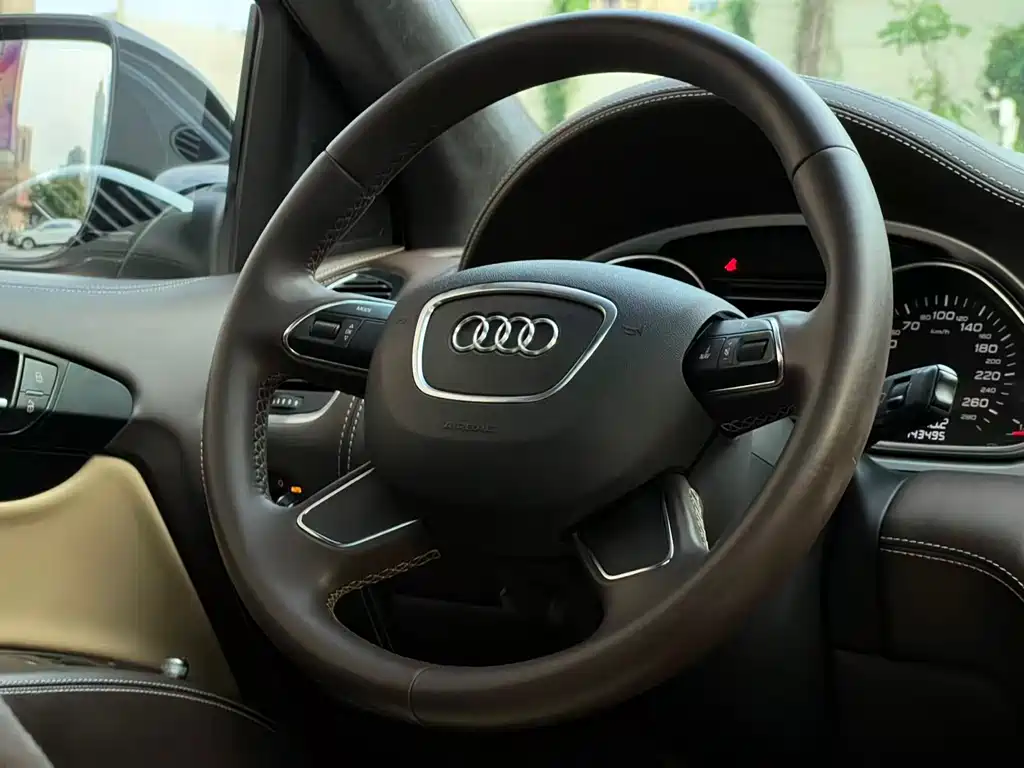 Audi Q7 2013 — фото 27