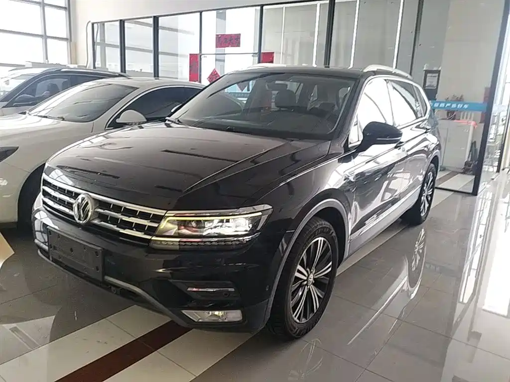 Volkswagen Tiguan L 2017 — фото 1