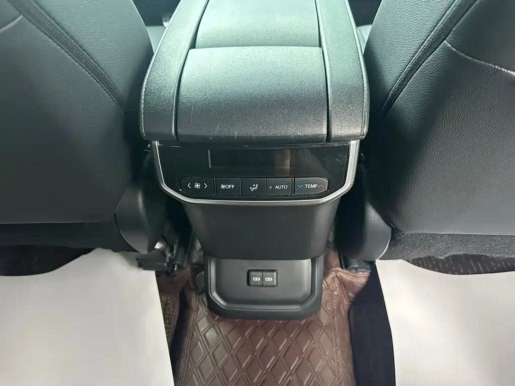 Toyota Highlander 2022 — фото 16