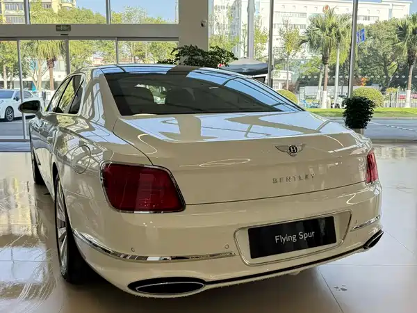 Bentley Flying Spur Plug-In Hybrid 2026