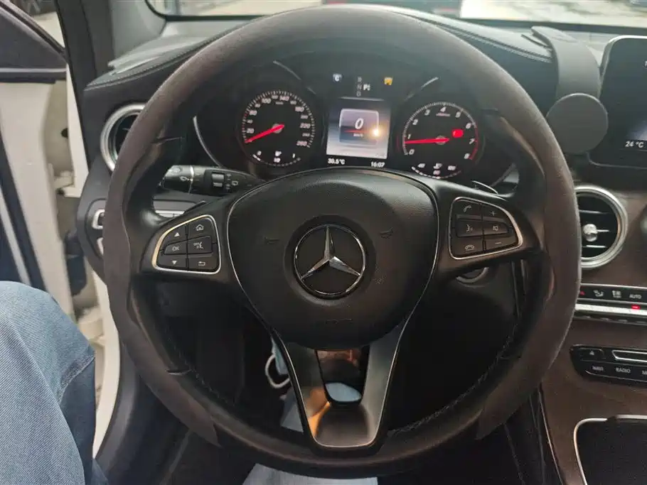 Mercedes-Benz GLC 2016 — фото 15