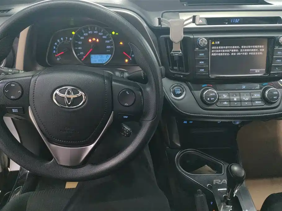 Toyota RAV4 2019 — фото 12