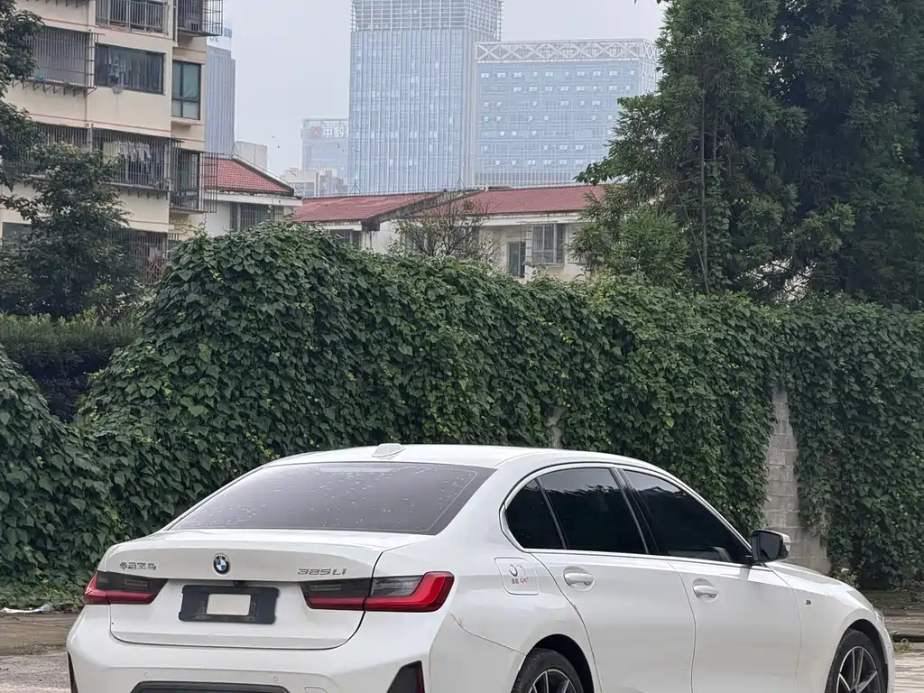 BMW 3 Series 2024 — фото 12