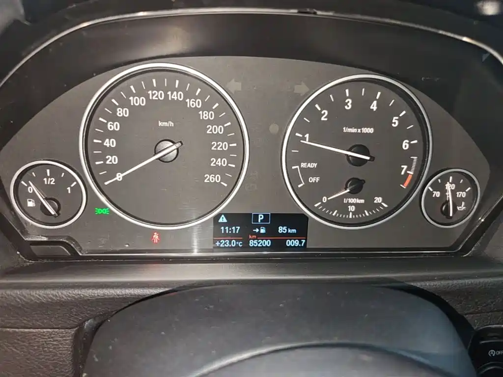 BMW 3 Series 2017 — фото 12