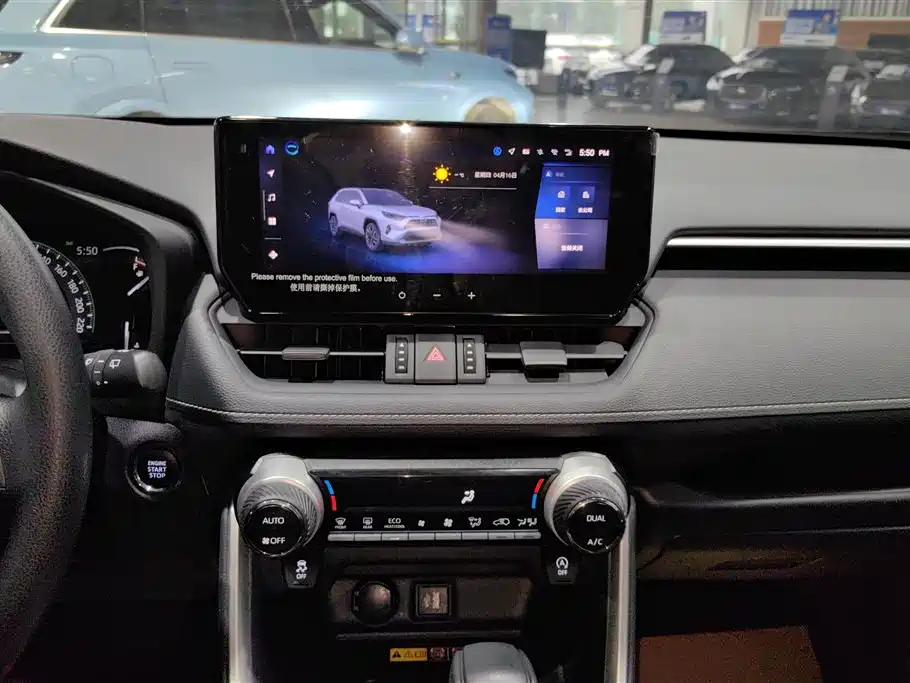Toyota RAV4 2023 — фото 13