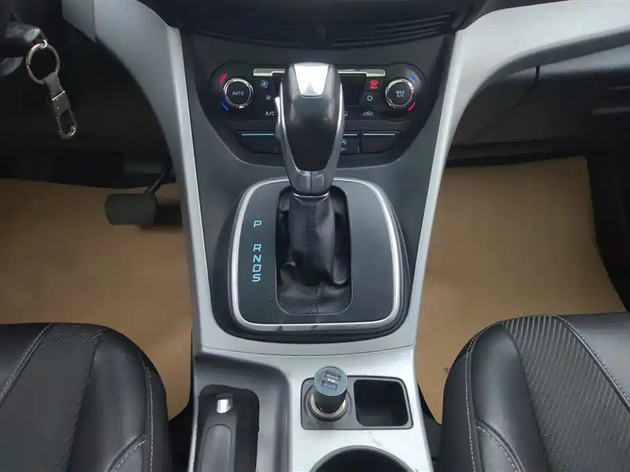 Ford Kuga 2015 — фото 16