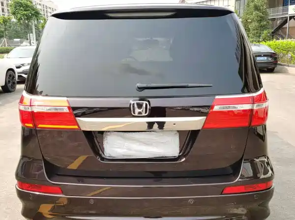 Honda Elysion 2015
