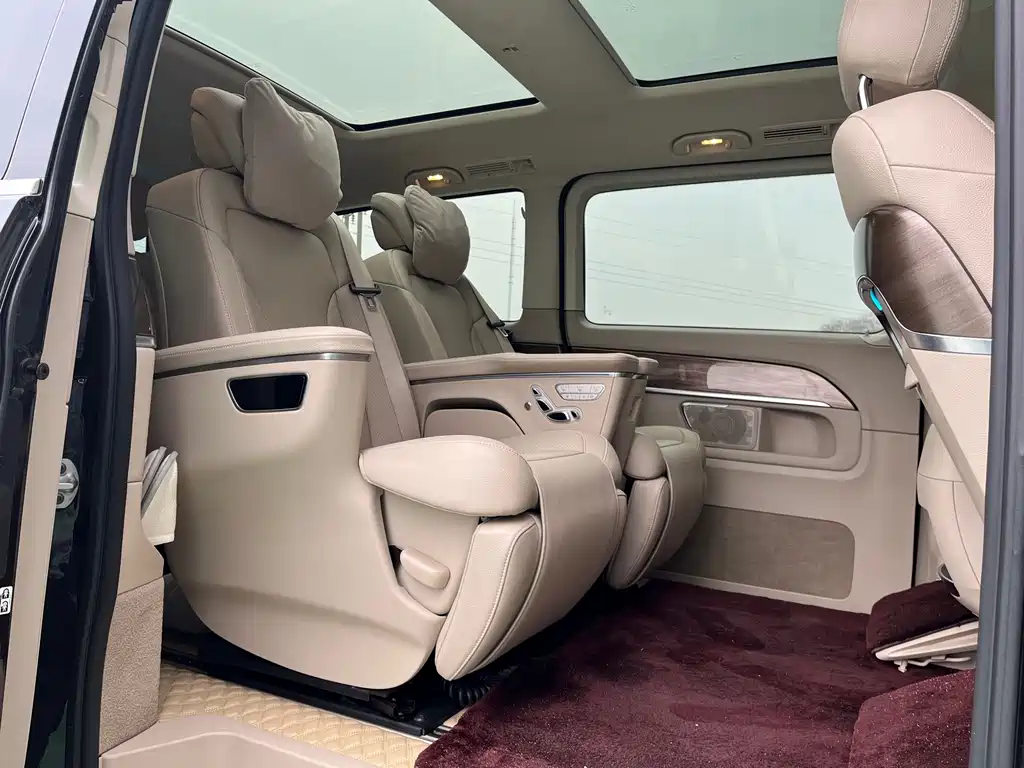 Mercedes-Benz V-Class 2022 — фото 16