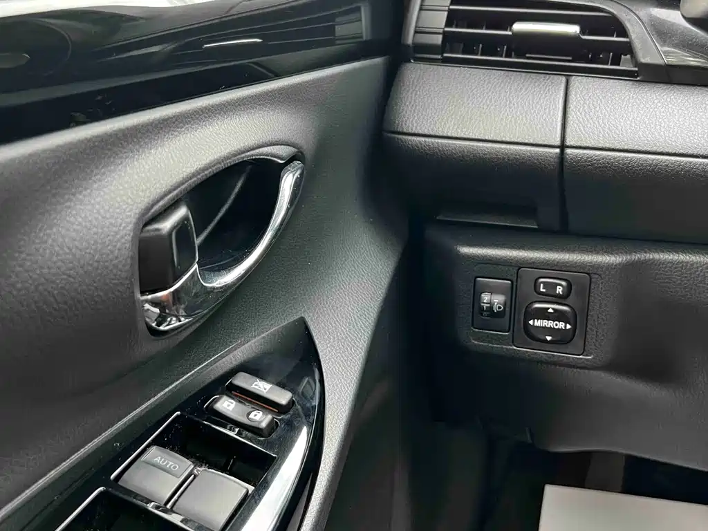Toyota Yaris L 2022 — фото 14