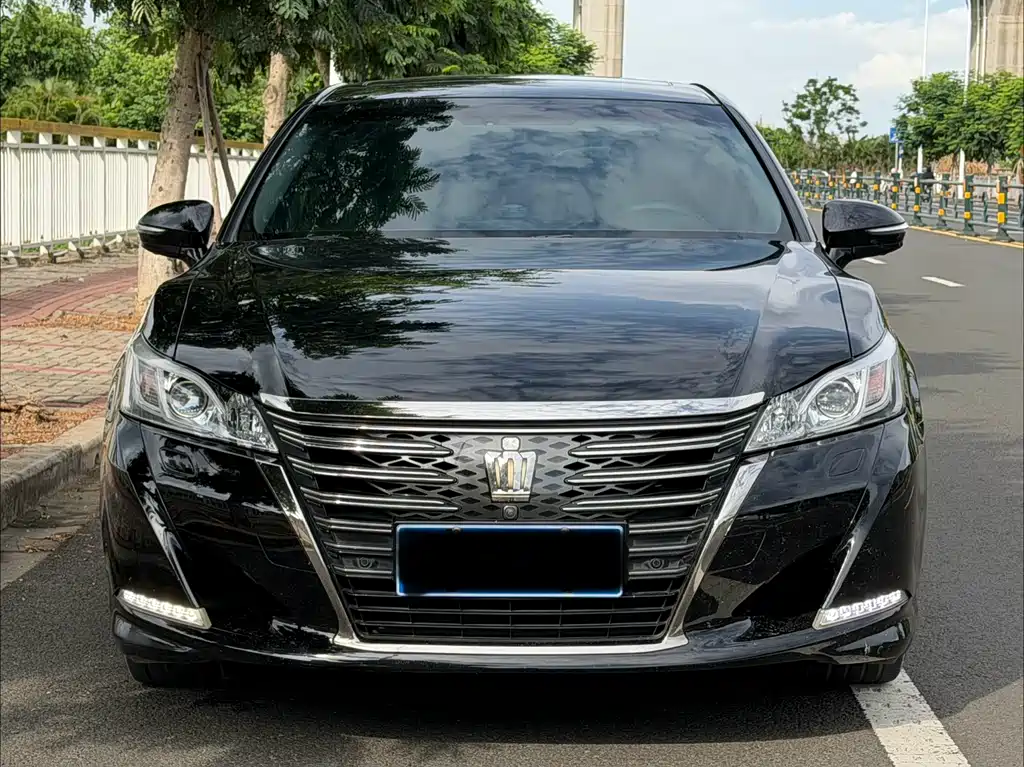 Toyota Crown 2018 — фото 2