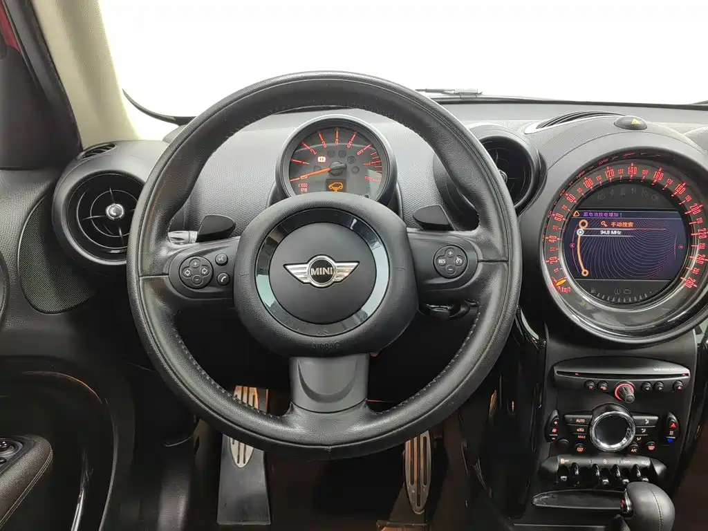 MINI Countryman 2017 — фото 11