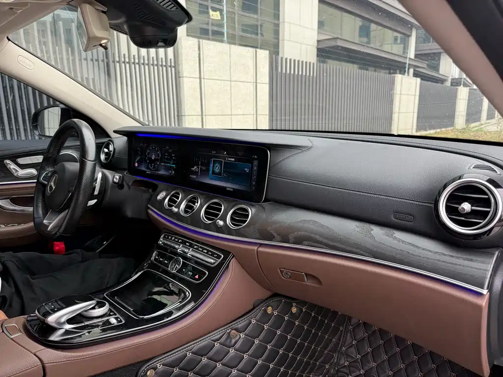 Mercedes-Benz E-Class 2017 — фото 18