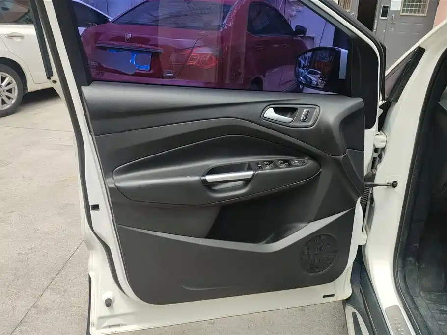 Ford Kuga 2015 — фото 7