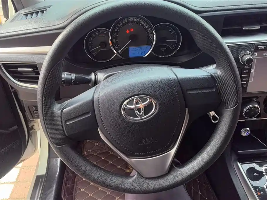 Toyota Corolla 2015 — фото 15