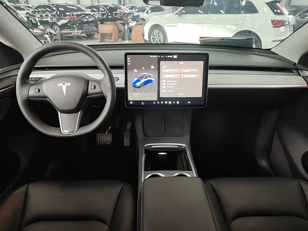 Tesla Model Y 2024 — фото 13