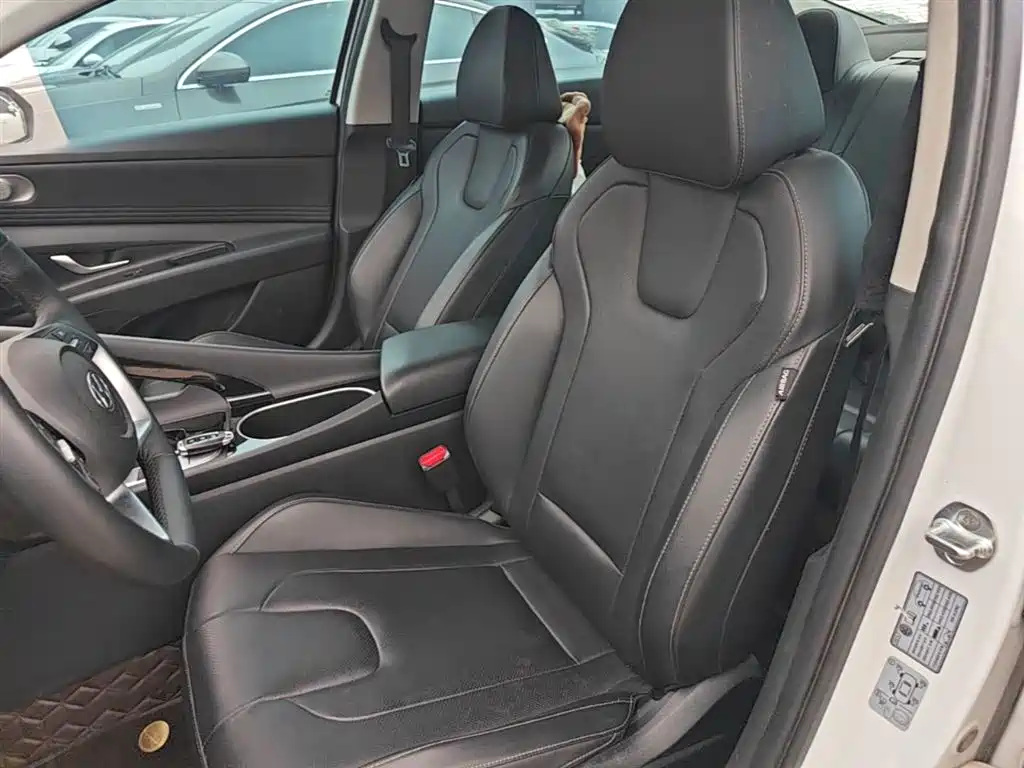 Hyundai Elantra 2023 — фото 15