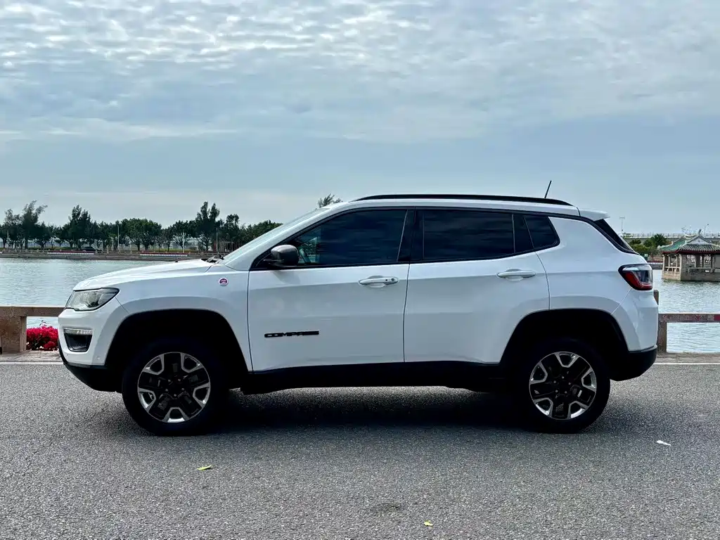 Jeep Compass 2019 — фото 8