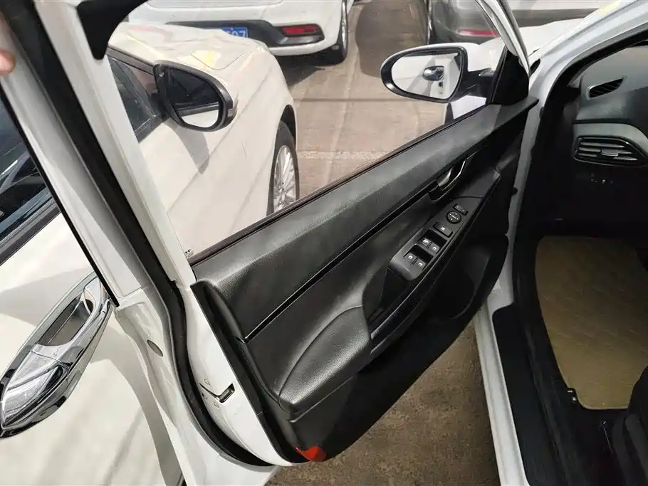 Hyundai Elantra 2022