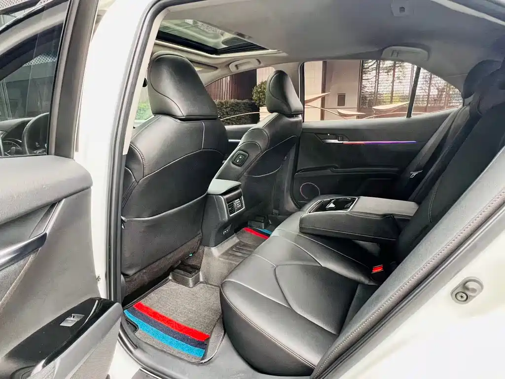 Toyota Camry 2023 — фото 8