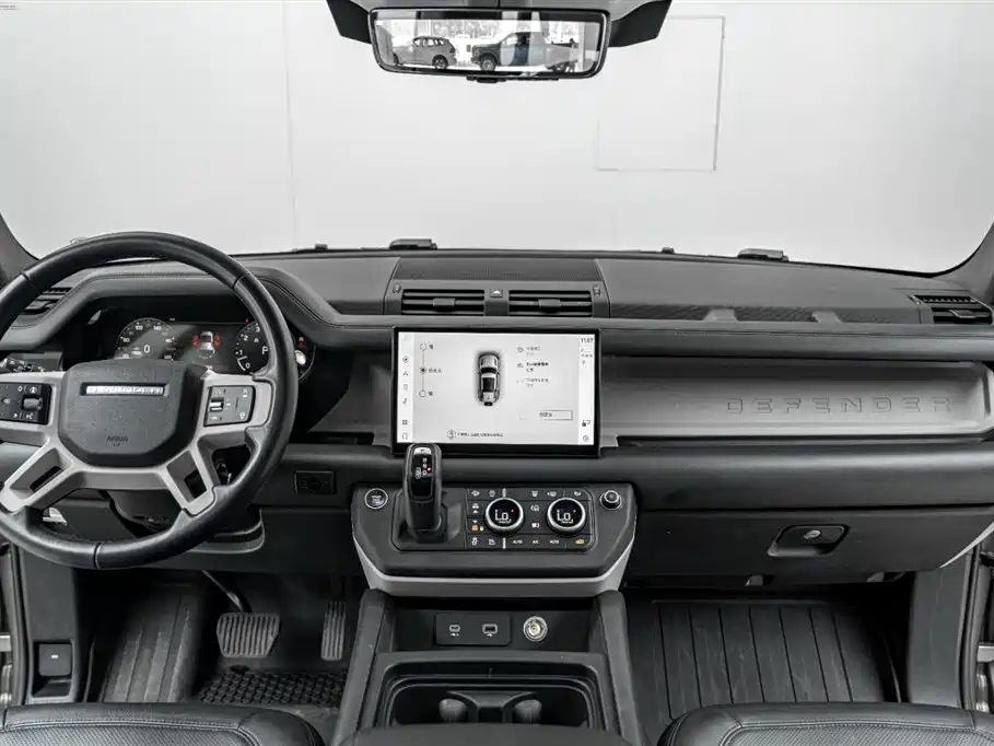 Land Rover Defender 2024 — фото 26