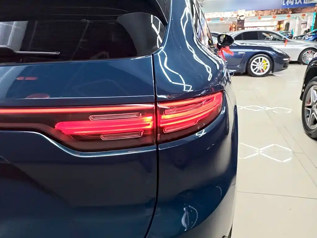 Porsche Cayenne Hybrid 2019 — фото 8