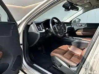 Volvo XC60 2020 — фото 9