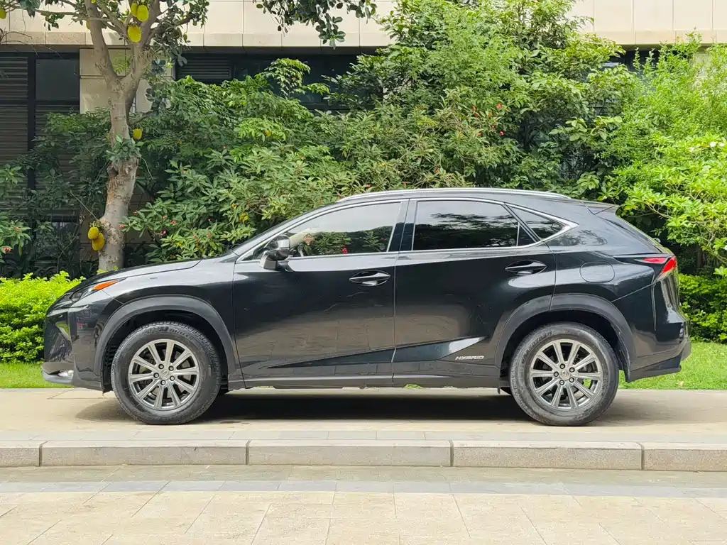 Lexus NX 2017 — фото 7